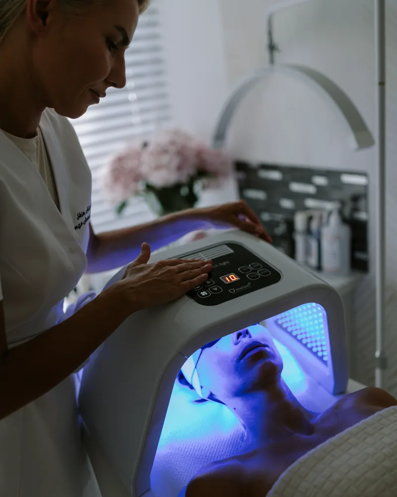 Terapia światłem LED po zabiegu, Skin Alchemy Gdańsk